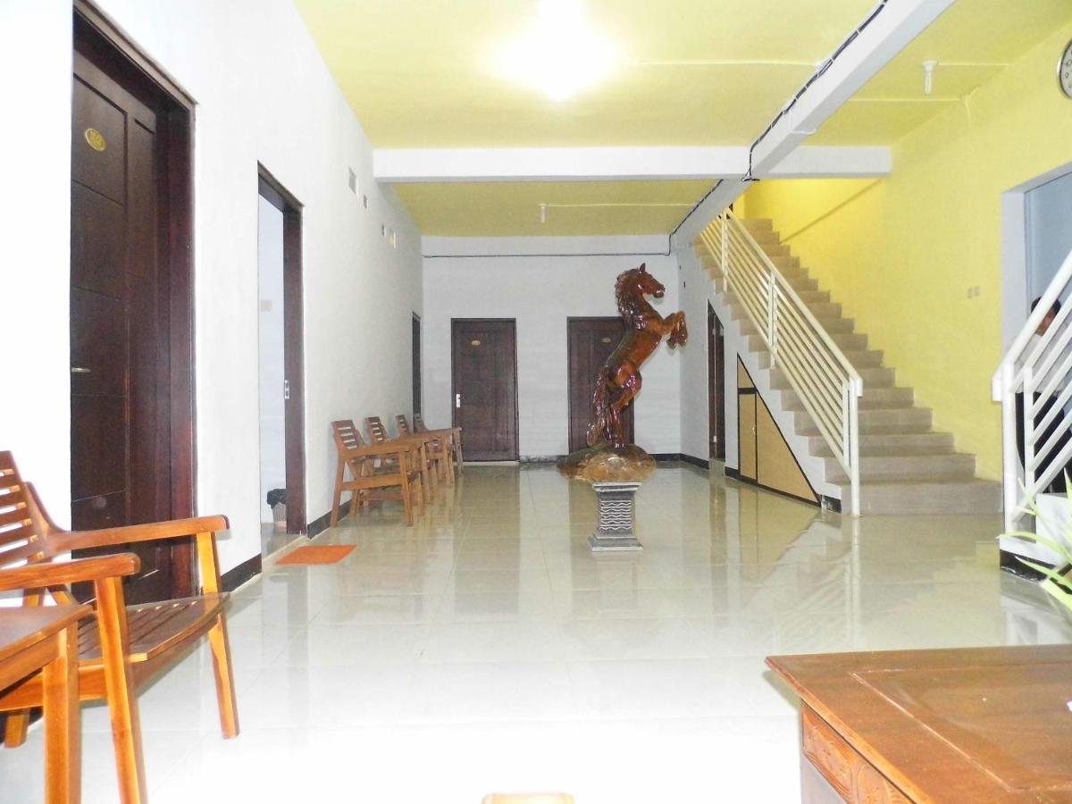 Hotel Ilhami Blitar מראה חיצוני תמונה